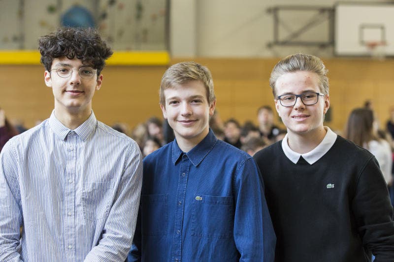 Jan Suter, Mick Biesuz, und Fabian Zehnder, von links: Die Organisatoren vom "Tag der Politik" an der Bezirksschule Baden.