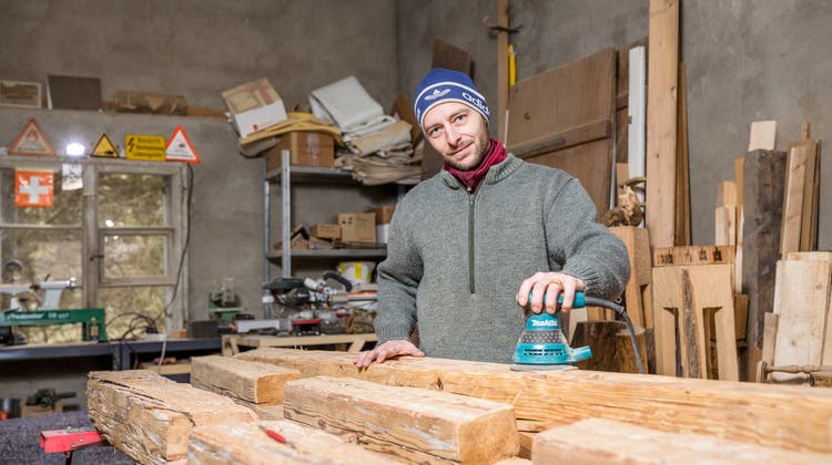 Bad Zurzacher zimmert aus abgerissenen Häusern neue Möbel