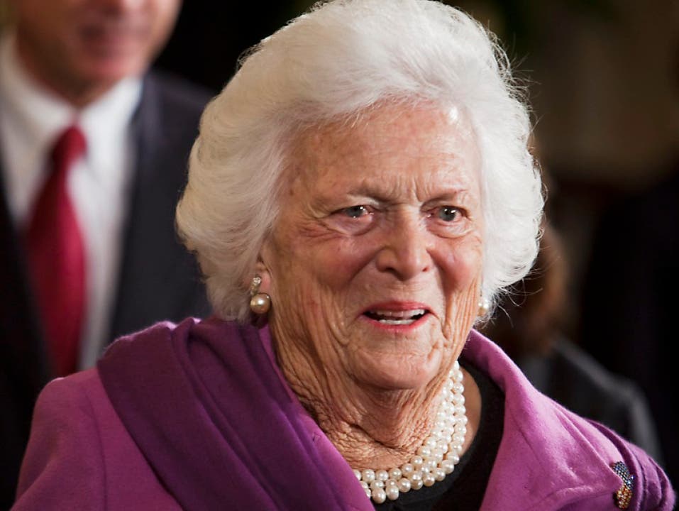 17. April: Barbara Bush (92) Die Frau des ehemaligen Präsidenten George H. W. Bush und Mutter des späteren Präsidenten George W. Bush ist im Alter von 92 Jahren gestorben.
