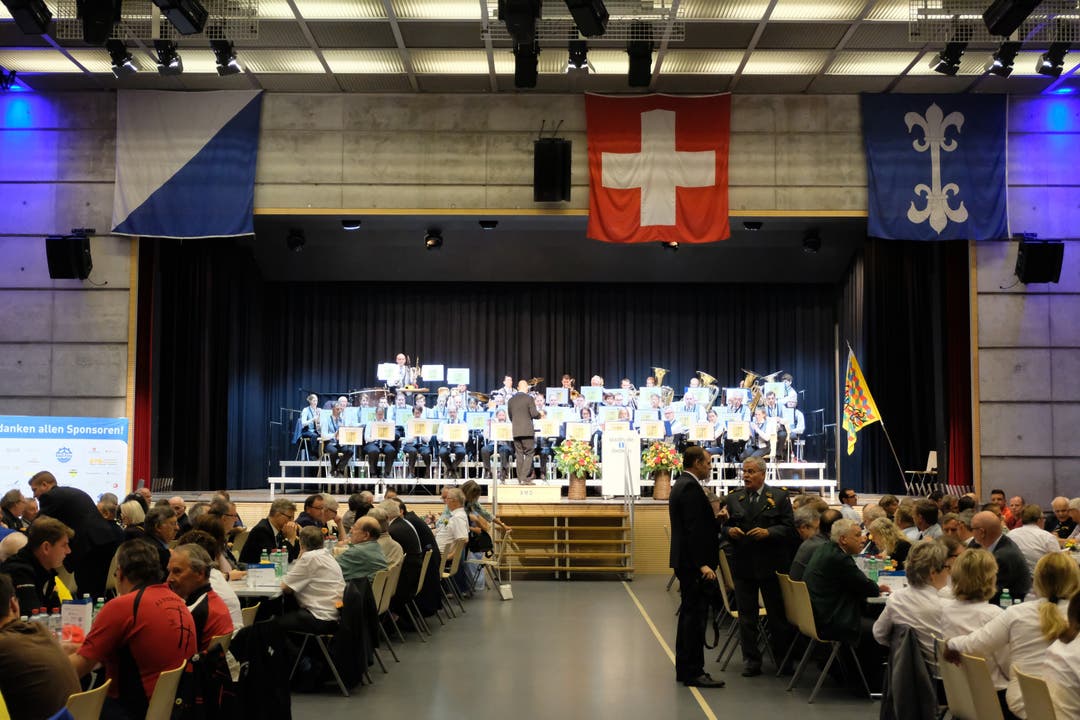 Musikalisch umrahmt wurde der Anlass von der Stadtmusik Dietikon und der Gastmusik, der Harmonie Fehraltorf.