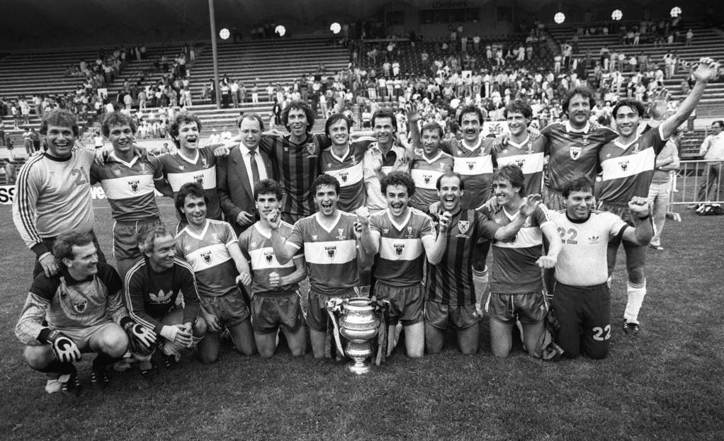 Hier feiert der FC Aarau 1985 den Cupsieg.