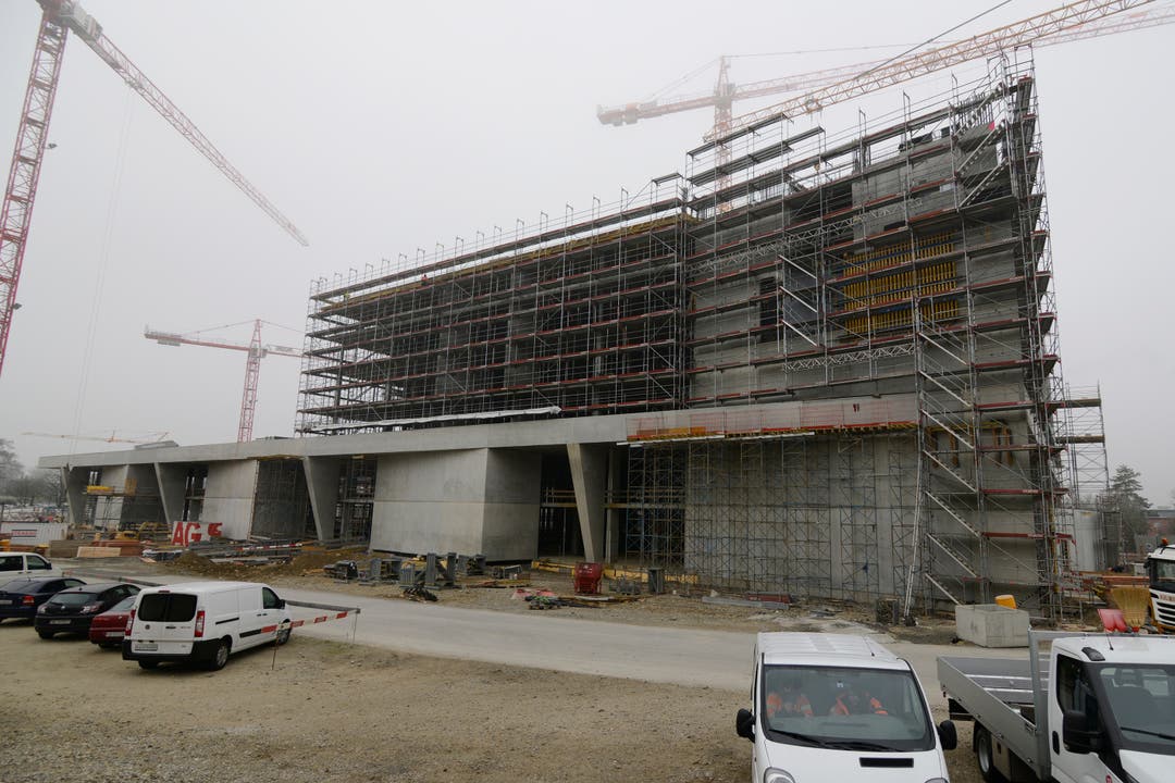 Dezember 2016 Im Rohbau fertiggestellt ist der zweigeschossige Flachbau.