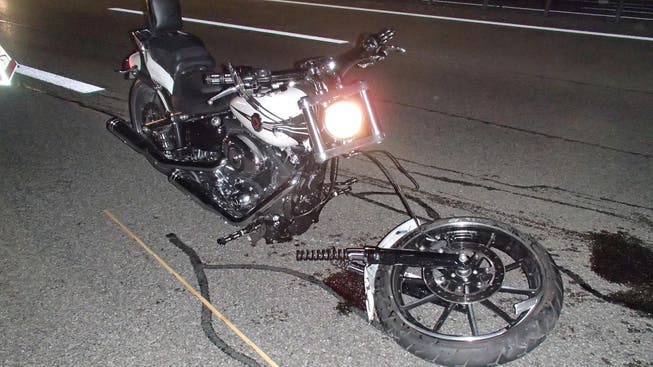 Der Fahrer der Harley Davidson musste schwer verletzt ins Spital gebracht werden.