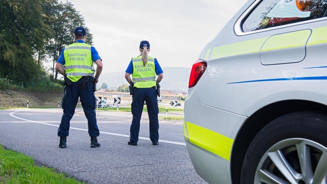 Einsatzkräfte der Stadtpolizei Baden und der Kantonspolizei nahmen die Verdächtigten in Gebenstorf fest.
