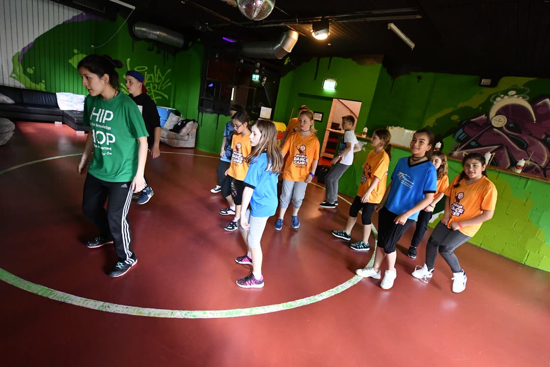 JouJoux Dance Camp in Grenchen: Nadine und Grace bringen den Kids Hip Hop näher