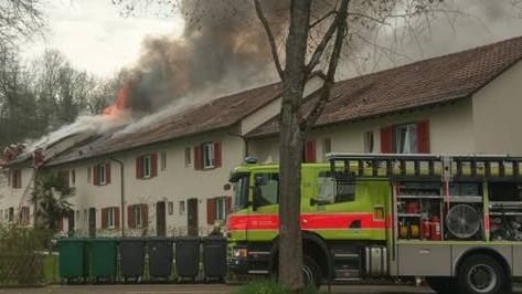 Brennende Häuser in Zürich Schwamendingen.