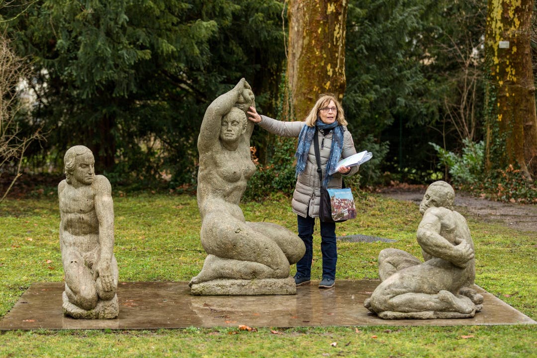 Zeitlebens war er verachtet, nach dem Tod verehrt: Silvia Hochstrasser zeigt drei Werke Trudels im Kurpark: «Narkissos», «Das Erwachen» und «Der Verwundete».