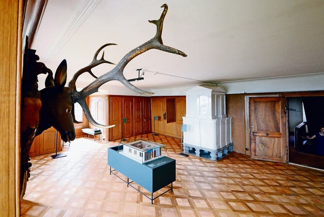 Die Räume im Schloss Kyburg wurden leer geräumt, aber Modelle vermitteln, wie beispielsweise Stube, Nebenstube oder Festsaal früher ausgesehen haben. Foto: Marc Dahinden