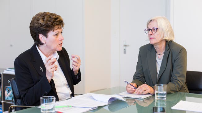 Die Zürcher Bildungsdirektorin Silvia Steiner (CVP) ist gegen die Fremdspracheninitiative, Lehrerverbandspräsidentin Lilo Lätzsch (rechts) dafür.