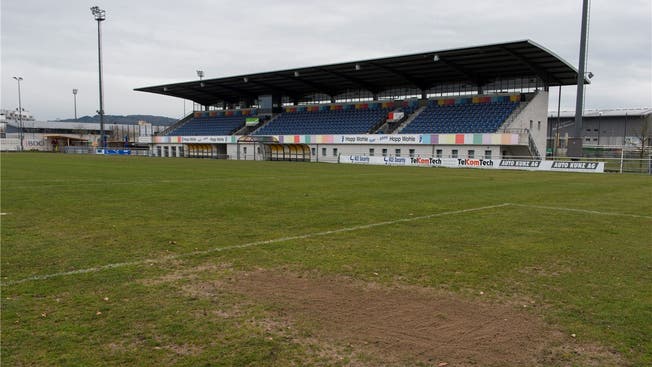 Nicht nur der Rasen im Stadion Niedermatten ist in einem schlechten Zustand. Die SFL bewertet die Beleuchtung und Sitzplatzsituation als ungenügend.