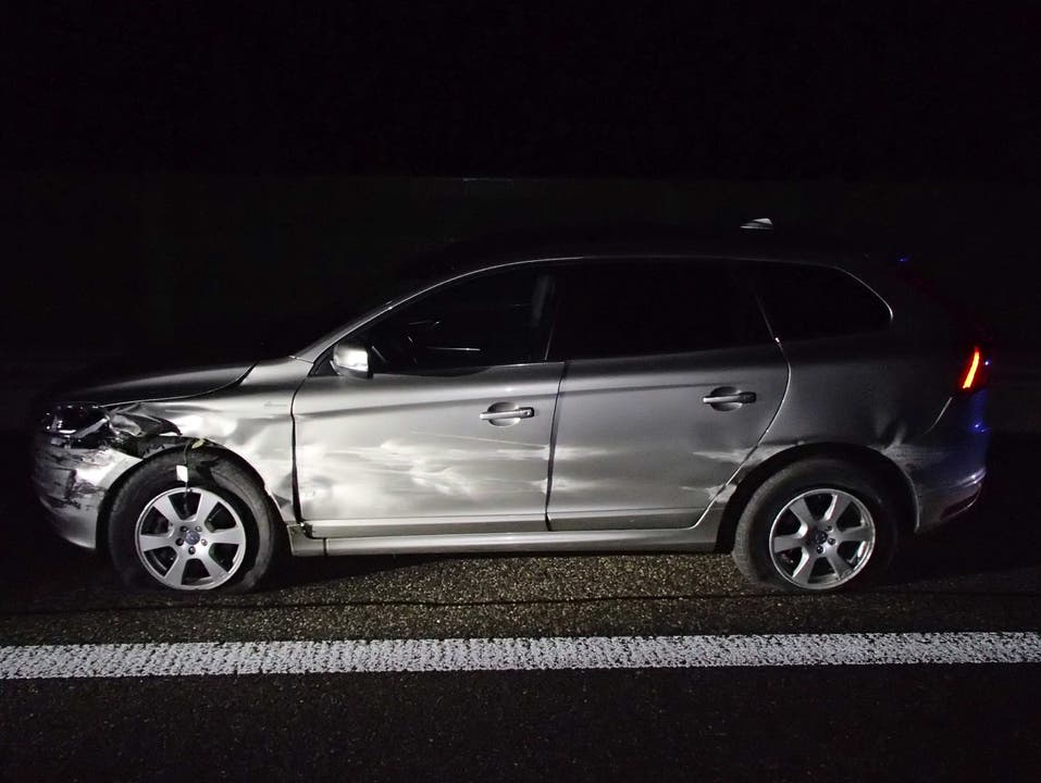 Oberentfelden (AG), 17. Mai Ein 45-jähriger Autofahrer verursacht auf der A1 übermüdet einen Selbstunfall. Er bleibt unverletzt, sein Volvo wird jedoch beträchtlich beschädigt. Am Tag zuvor verursachte bereits eine 22-Jährige auf der A2 einen Unfall, weil sie eingenickt war. Auch sie blieb unverletzt.