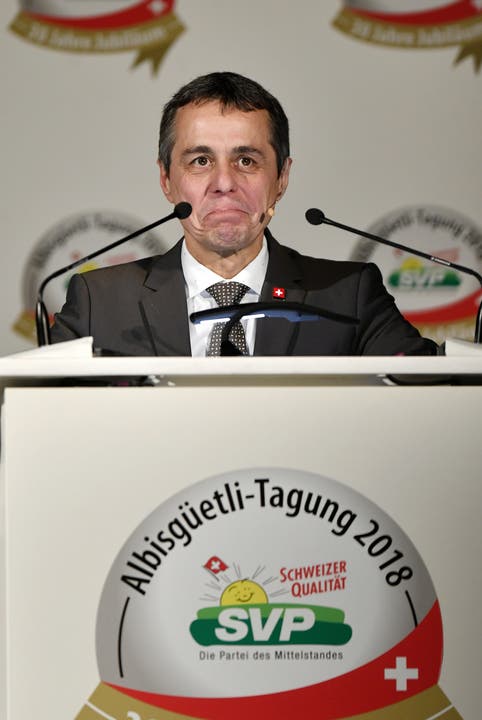 Er sei zwar noch keine 100 Tage im Amt und daher noch im "Bundesratspraktikum", stellte der Tessiner FDP-Bundesrat am Freitag gleich zu Beginn seiner Rede im Zürcher Schützenhaus klar.