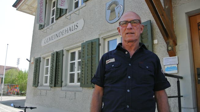 Felix Vögele an seinem Arbeitsplatz in Freienwil. Zuvor war er 32 Jahre lang Gemeindeschreiber in seinem Wohnort Fisibach.