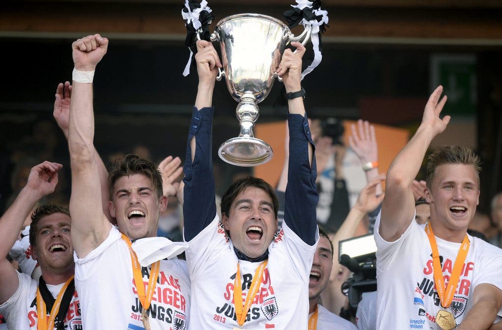 2013: Aufstieg Erfolg auf dem Rasen: Der FC Aarau steigt nach drei Jahren in der Zweitklassigkeit in die Super League auf.