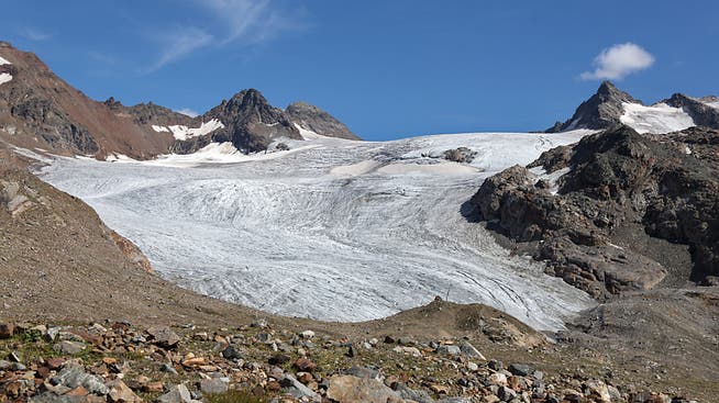 Die Klimaerwärmung trifft die Schweiz besonders fest: Die Gletscher können bis 2100 bis zu 90% abnehmen.
