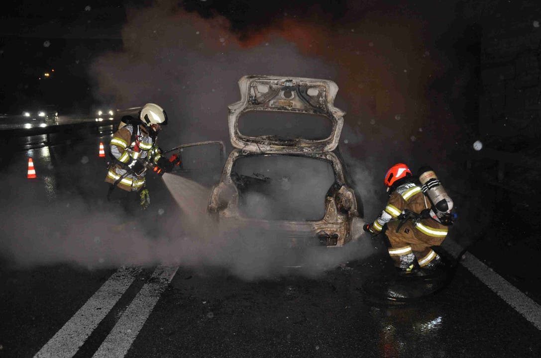 Trotz raschem Löscheinsatz der Feuerwehr Oensingen brannte dieses vollständig aus.