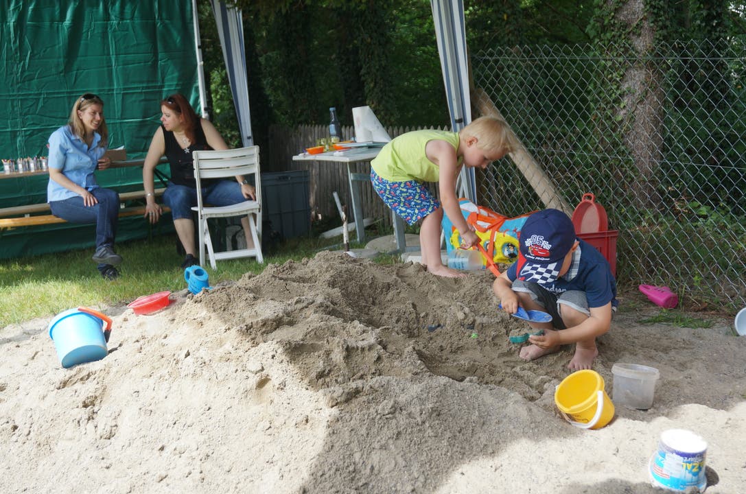  Für die ganz jungen Besucher der Erlebniswelt Kleintier-Ausstellung gab es auch schattige Plaetze zum Erholen und Sandburgen bauen.