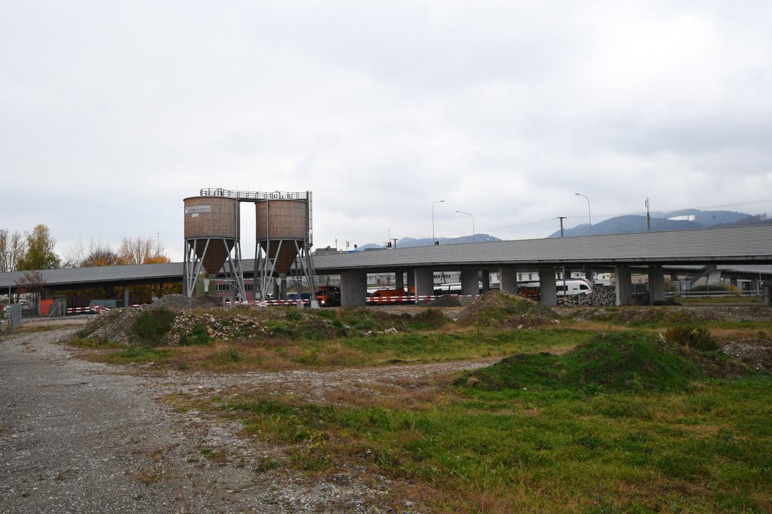  Seit 2014 stehen bereits zwei Salzsilos auf dem Areal. Falls der Kredit gesprochen wird, will der Kanton auf diesem Gelände den Werkhofbetrieb und das Kreisbauamt zusammenführen.