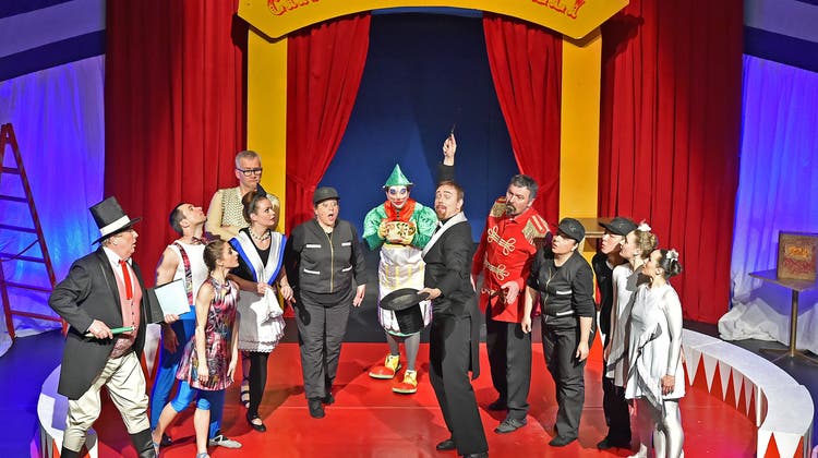 «Das verflixte Zauberbuch» verwandelt das Stadttheater in eine Zirkusmanege