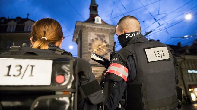 Die Polizei riegelte die Hauptstadt am Freitagabend mit einem Grossaufgebot ab, um eine unbewilligte Demonstration zu verhindern. Peter Klaunzer/Keystone