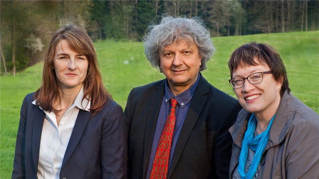 Von links: Franziska Ingold (Journalistin), Nino Jacusso (Filmautor) und Anita Hug Mbungo (Rechtsanwältin).