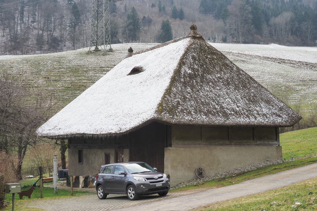 Das über 300-jährige Strohdachhaus ist das einzige im Kanton verbliebene.