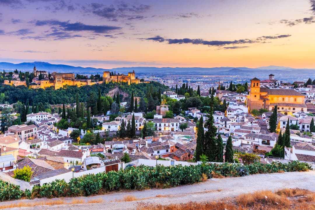 Granada wird überragt von der Alhambra