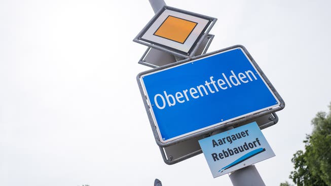 In Oberentfelden stimmt die Gmeind im November über ein neues Parkregime ab.
