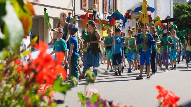 Wird auch heuer kunterbunt: Das Schul- samt Stadtfest 2017.