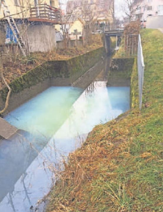 Einen anderen Gewässerverschmutzungs-Fall im Januar 2016 in Geroldswil (hier im Bild) konnte die Gemeindepolizei damals aufklären. Der Verursache wurde damals gebüsst.