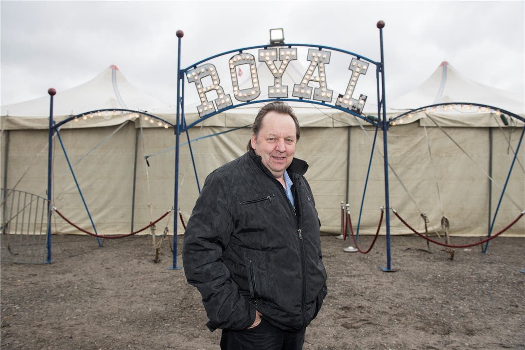 Beat Breu vor dem grossen «Circus-Royal»-Zelt. Der ehemalige Velofahrer ist ebenfalls Teil der Tournee 2018.