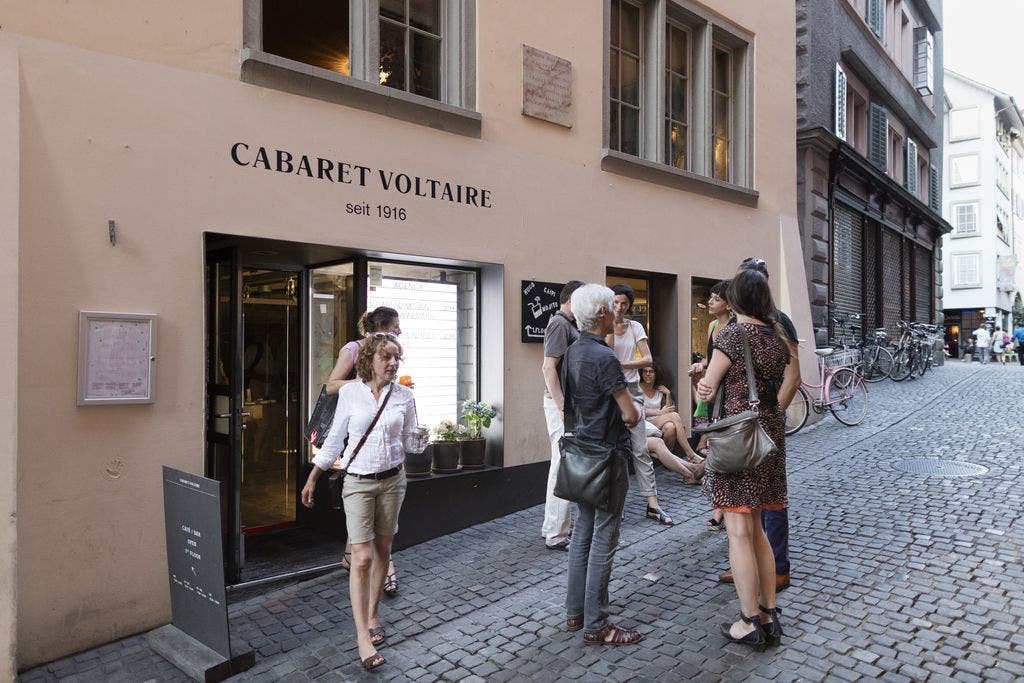 Zudem stimmt die Stadt Zürich das Cabarets Voltaire. Ein Liegenschaftentausch mit der Anlagestiftung Swiss Life soll das Cabaret Voltaire langfristig sichern.