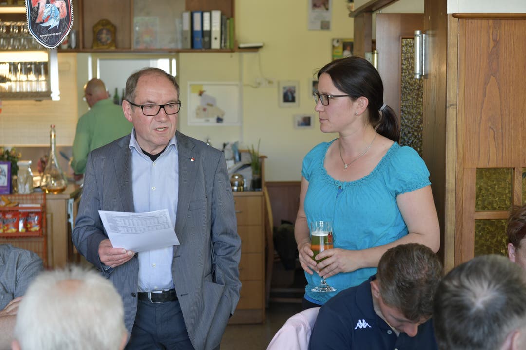 Lange Gesichter bei der SP: Im Bild ist Parteipräsident und Fraktionschef Remo Bill und Angela Kummer
