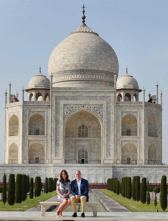 2016 Prinz William machte den Fehler seines Vaters gut und besuchte das Taj Mahal zusammen mit seiner Frau Kate.