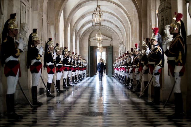 Einzug des «Sonnenkönigs»: Präsident Emmanuel Macron in Versailles. Etienne Laurent/AP/Keystone