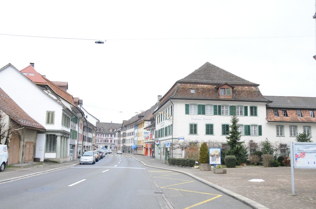 Bad Zurzach hat einen historischen Ortskern. Hier im Bild der Zugang auf der Promenadenstrasse.