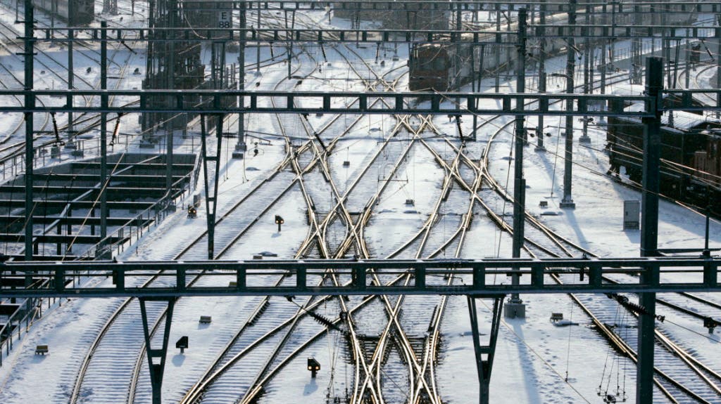 Gleisschäden, Fahrleitungsstörungen, vereiste Bahnanlagen: Die SBB haben mit der Kälte zu kämpfen.