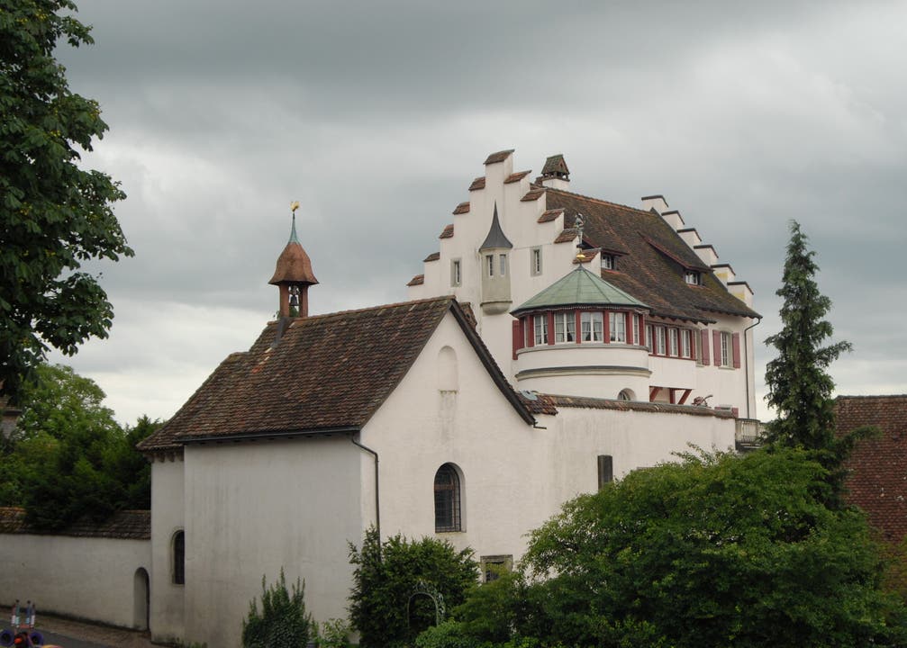 Schloss Bellikon: Erbaut wurde es im 14. Jahrhundert. Es befindet sich in einer ausgedehnten Parkanlage, hoch über dem Reusstal auf einer Terrasse des Heitersbergs.