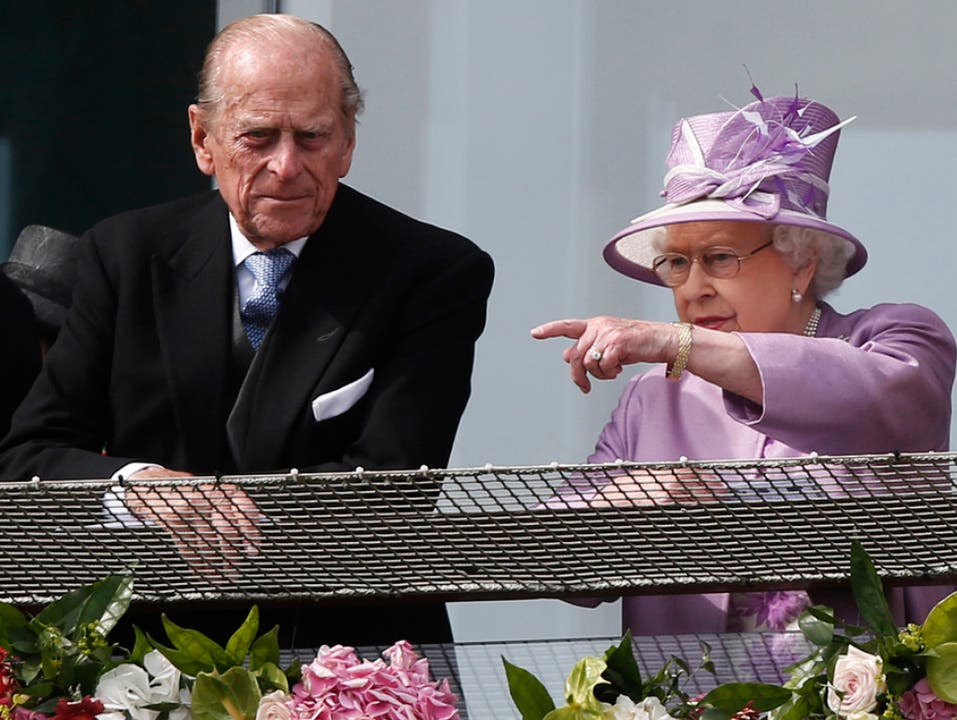 Queen Elizabeth II. und Prinz Philip an einem Pferderennen. (Archivbild)