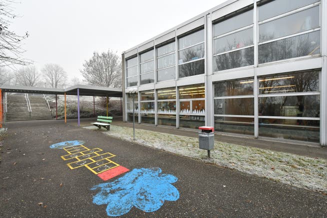 Der Schulraum in Oberbuchsiten bleibt nach dem Nein der Stimmbürger knapp (im Bild das Schulhaus Steinmatt).