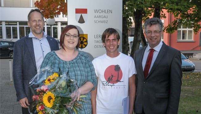 Gemeindeschreiber Christoph Weibel, Tanja und Jan Spalinger, Vizeammann Paul Huwiler.