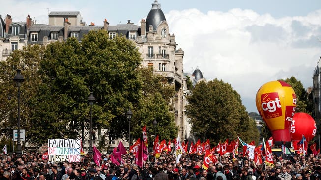 Demonstration in Paris: Gewerkschaften gegen Präsident Macron.