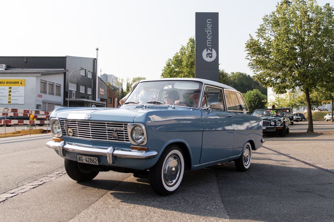 Nr. 53: Opel Kadett Karosserieform: Limousine Baujahr: 1964 Hubraum: 993 cm³ Zylinder: 4 Höchstgeschwindigkeit: 120 km/h Leistung: 40 PS Gewicht: 700 kg Besonderheiten: Ausführung L, 2-Farben Lackierung, Weisswandreifen