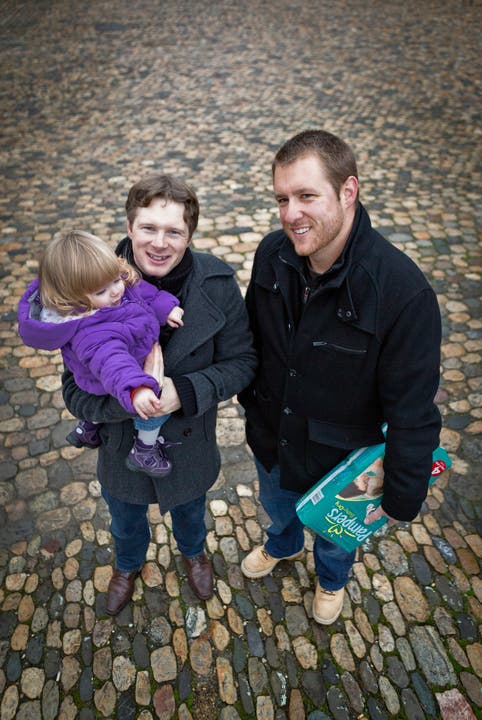 Von 2011 bis 2013 lebte Fricker mit seiner Familie in Amsterdam. Im Bild mit seiner Tochter und seinem Cousin Adrian Hunziker. Fricker ist seit 2011 verheiratet und hat mittlerweile drei Kinder.