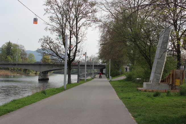 In Aarau steht zwischen der Kettenbrücke und dem "Summertime" bereit ein Mockup-Test für den Neubau der Brücke als "Pont neuf".
