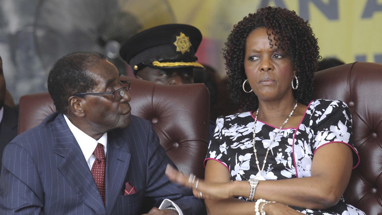 Simbabwes Präsident Robert Mugabe, hier mit Ehefrau Grace, wurde gestürzt.