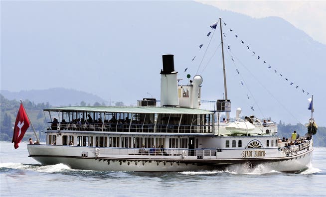 Die Kursschiffe der Zürichsee Schifffahrtsgesellschaft transportieren wegen des Schiffsfünflibers weniger Gäste.