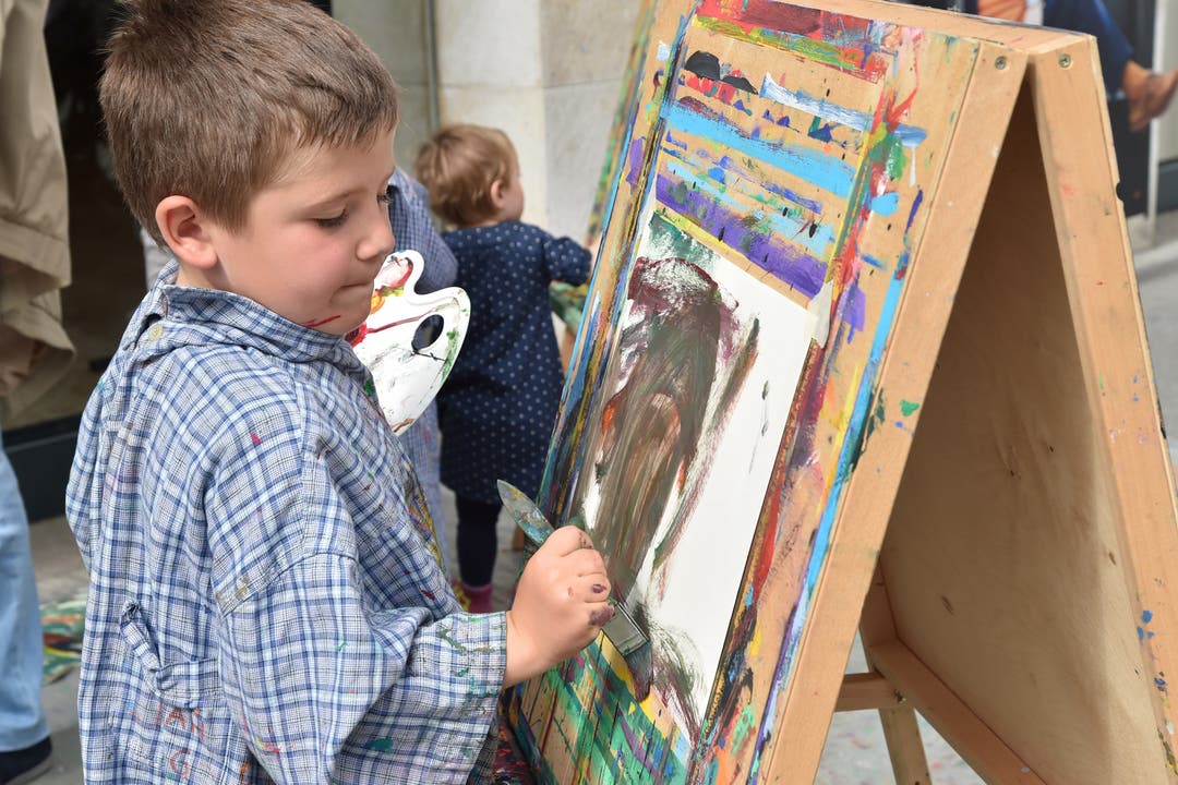 Kinder malen beim Kunstmuseum