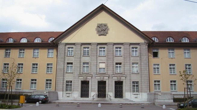 Das Bezirksgericht Zürich verurteilte den Österreicher wegen Urkundenfälschung zu einer Geldstrafe. (Symbolbild)