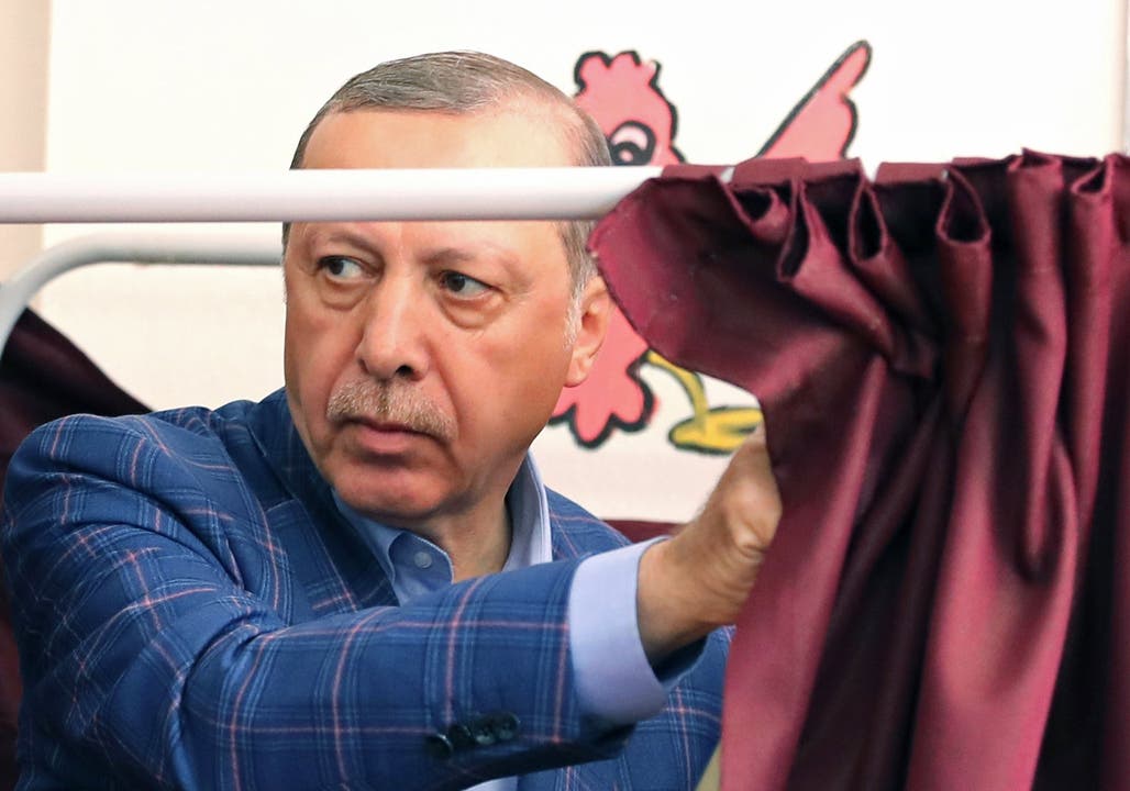Staatschef Erdogan in der Wahlkabine